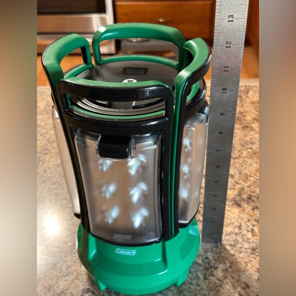 Coleman Camping Lantern Black and Green Size D Batteries (not included) Tested - Picture 10 of 13